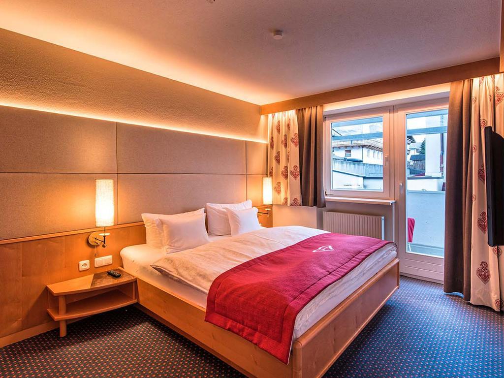 سيرفاوس Hotel Universo الغرفة الصورة