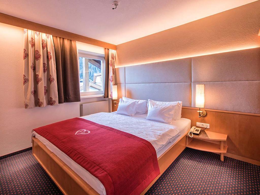 سيرفاوس Hotel Universo الغرفة الصورة